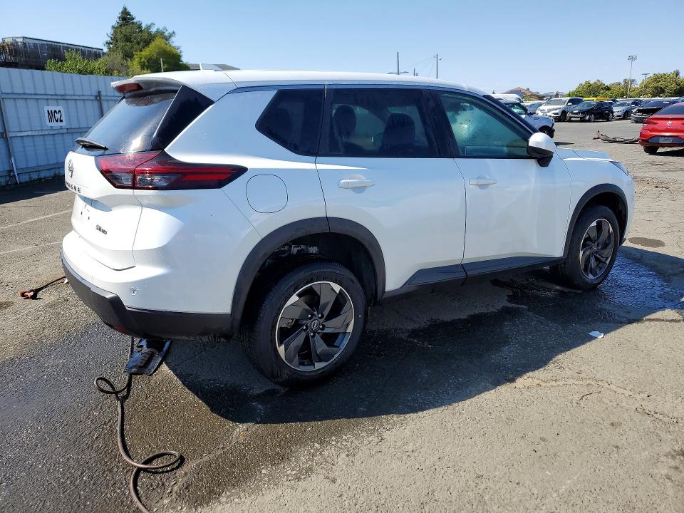 2024 Nissan Rogue VIN 5N1BT3BB6RC732107 COPART salvage auction — MINOR DENT/SCRATCHES, CA - CERTIFICATE OF TITLE, sold $13,300 on 2026-07-28 (photo 3)