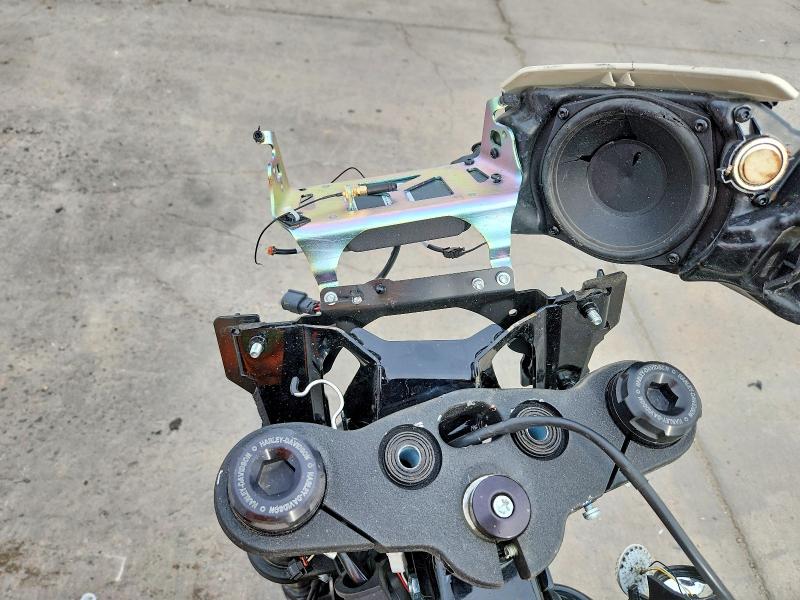 2023 Harley-davidson Low rider VIN 1HD1YXZ1XPB025843 COPART salvage auction — ROLLOVER, Co - Public - Salvage Title, sold $1,100 on 2026-07-20 (photo 7)