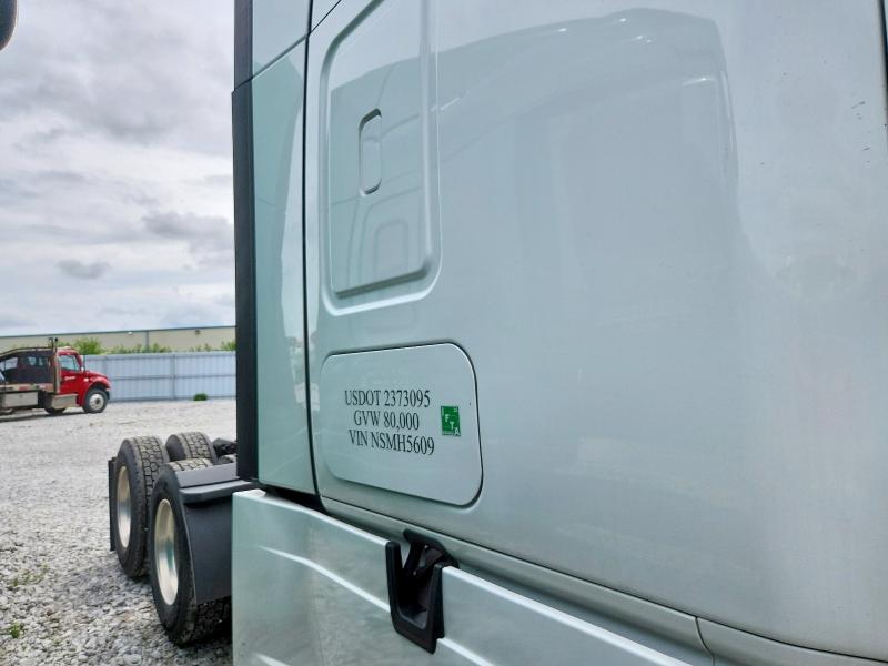 2022 Freightliner Cascadia 126 VIN 3AKJHHDRXNSMH5609 COPART salvage auction — WATER/FLOOD, KS - CERT OF TITLE-SALVAGE, sold $15,400 on 2026-07-30 (photo 9)