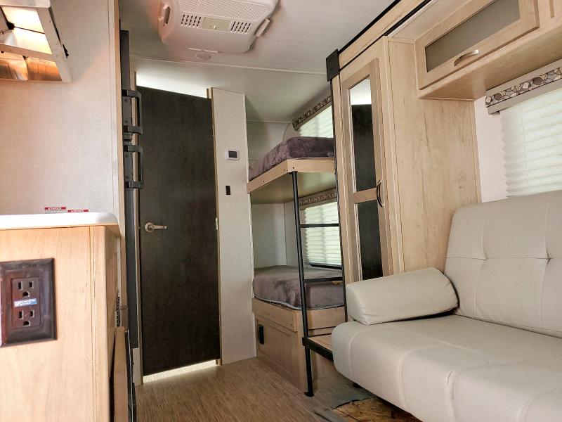 2020 Camp Trailer VIN 4X4TRPU12LB024396 COPART salvage auction — SIDE, NH - CERT OF TITLE-SALVAGE, sold $1,300 on 2026-07-28 (photo 6)