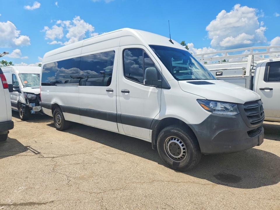 2020 Mercedes-benz VIN W1W40CHY7LT025742 COPART salvage auction — MINOR DENT/SCRATCHES, Oh - Certificate Of Title, sold $12,500 on 2026-07-29 (photo 4)