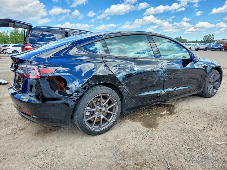 2021 Tesla Model 3 VIN 5YJ3E1EA2MF962443 COPART salvage auction — SIDE, On - Permit No Brand - Unfit, sold $9,400 on 2026-07-07 (photo 3)