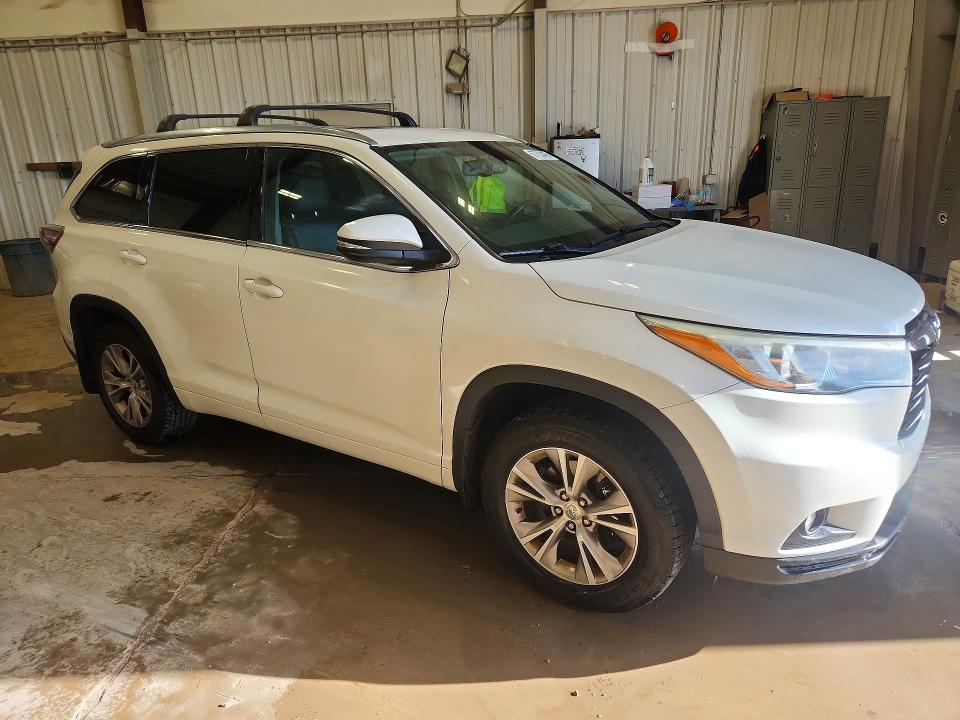 2015 Toyota VIN 5TDJKRFH2FS183293 COPART salvage auction — HAIL, Wi - Certificate Of Title, sold $6,200 on 2026-07-20 (photo 4)
