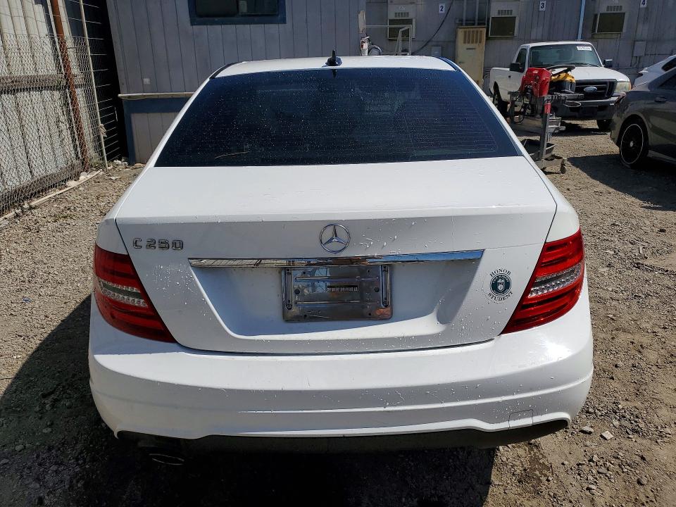 2014 Mercedes-benz C-klasse VIN WDDGF4HB2EA965606 COPART salvage auction — NORMAL WEAR, Mt - Dis/Dlr/Exp Only Clean Title, sold $1,300 on 2026-07-27 (photo 6)