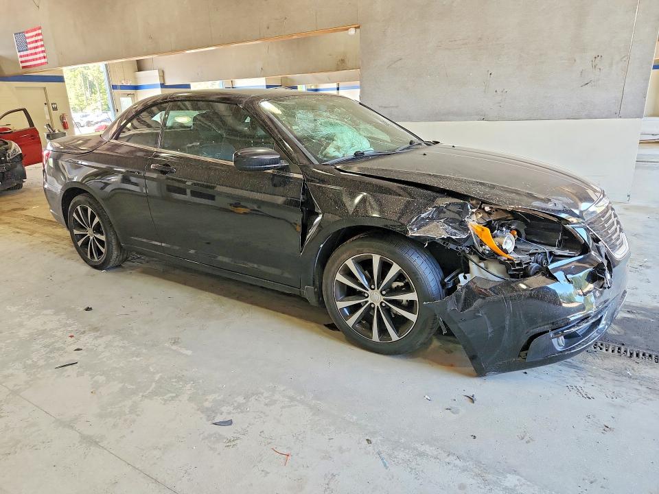 2013 Chrysler 200 VIN 1C3BCBGG0DN738330 COPART salvage auction — FRONT END, VA - CERT OF TITLE - SALVAGE, sold $325 on 2026-07-02 (photo 4)
