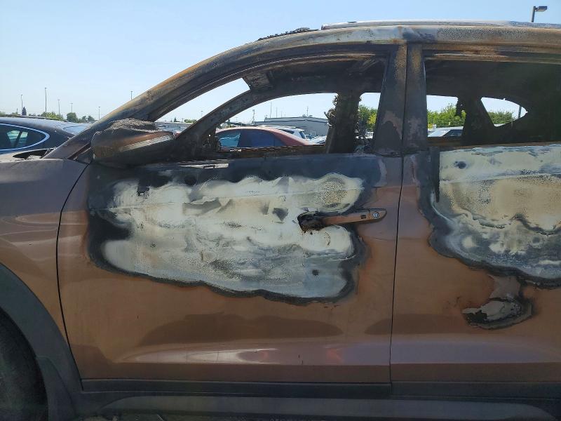 2016 Hyundai Tucson VIN KM8J3CA26GU241458 COPART salvage auction — VANDALISM, CA - NON-REPAIRABLE VEHICLE CERT, sold $200 on 2026-07-28 (photo 7)