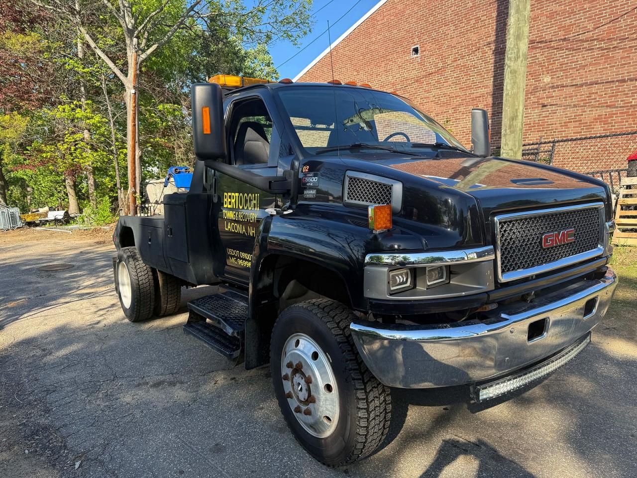 2008 Gmc C5500 VIN 1GDE5C3938F410346 COPART salvage auction — Normal Wear, NH - CERTIFICATE OF TITLE (P), sold $7,300 on 2026-07-03 (photo 1)
