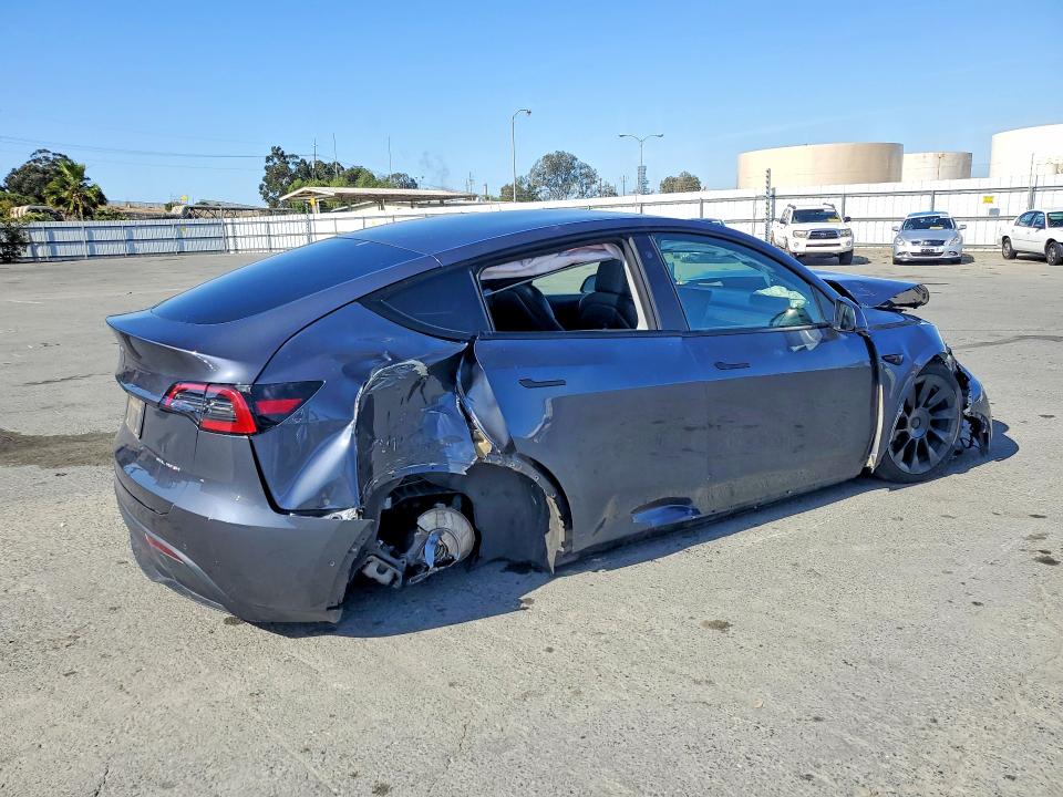 2022 Tesla Model y VIN 7SAYGDEE8NF480617 COPART salvage auction — FRONT END, Ca - Non-Repairable Vehicle Cert, sold $775 on 2026-07-29 (photo 3)