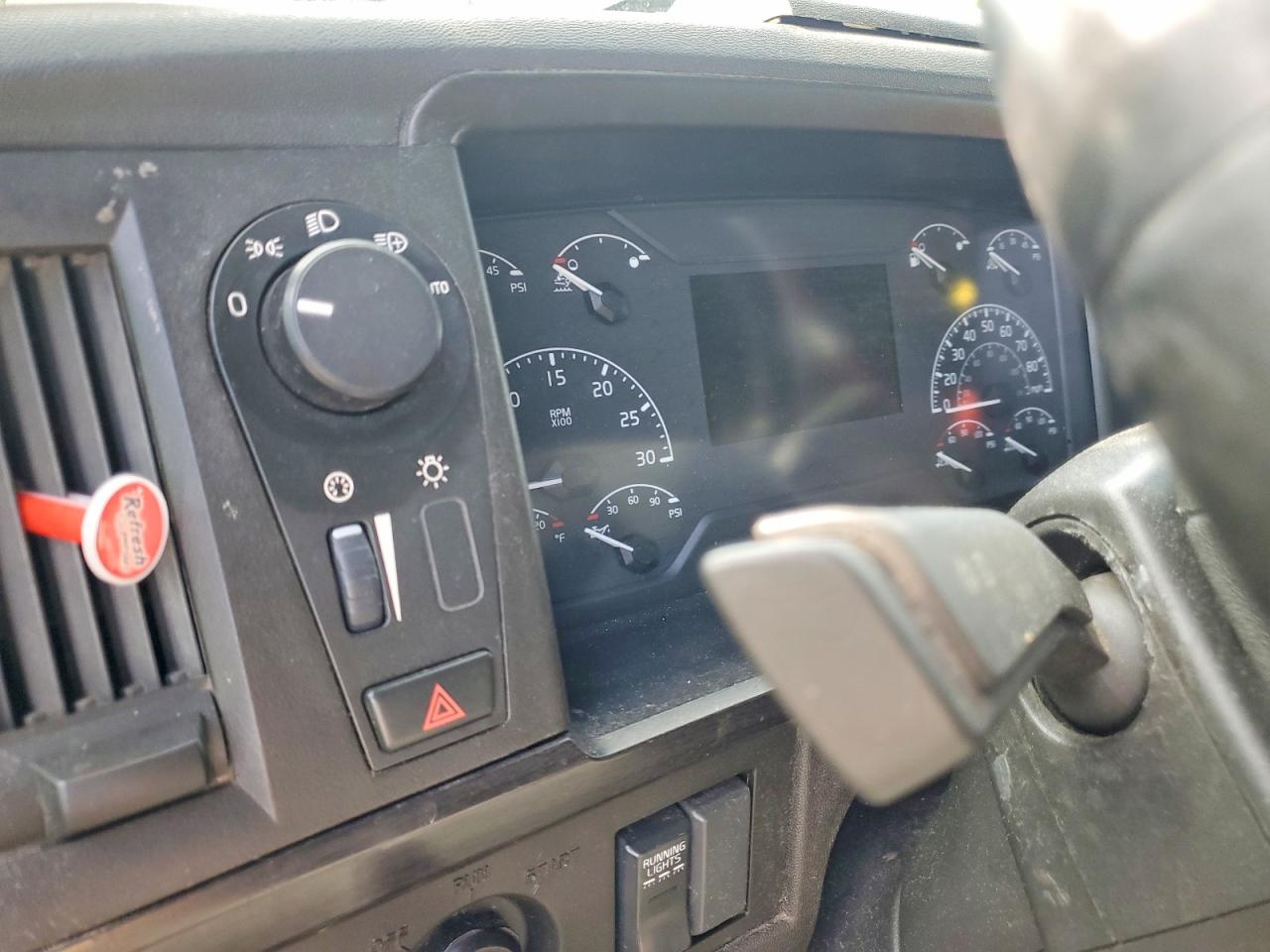 2019 Volvo VNL VIN 4V4NC9EH7KN200285 COPART salvage auction — Mechanical, TN - SALVAGE CERTIFICATE, sold $26,000 on 2026-08-13 (photo 8)