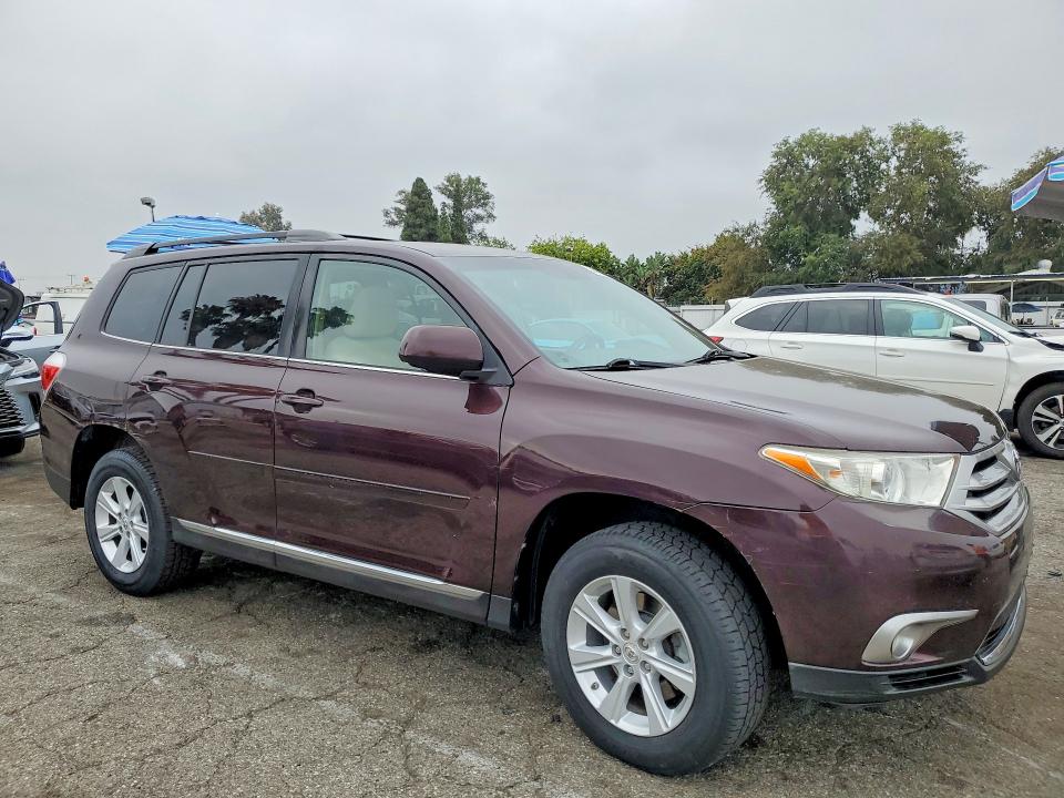 2011 Toyota Highlander VIN 5TDBK3EH2BS047503 COPART salvage auction — MINOR DENT/SCRATCHES, Ca - Dis/Dlr/Exp Only Clean Title (P), sold $4,200 on 2026-07-24 (photo 4)
