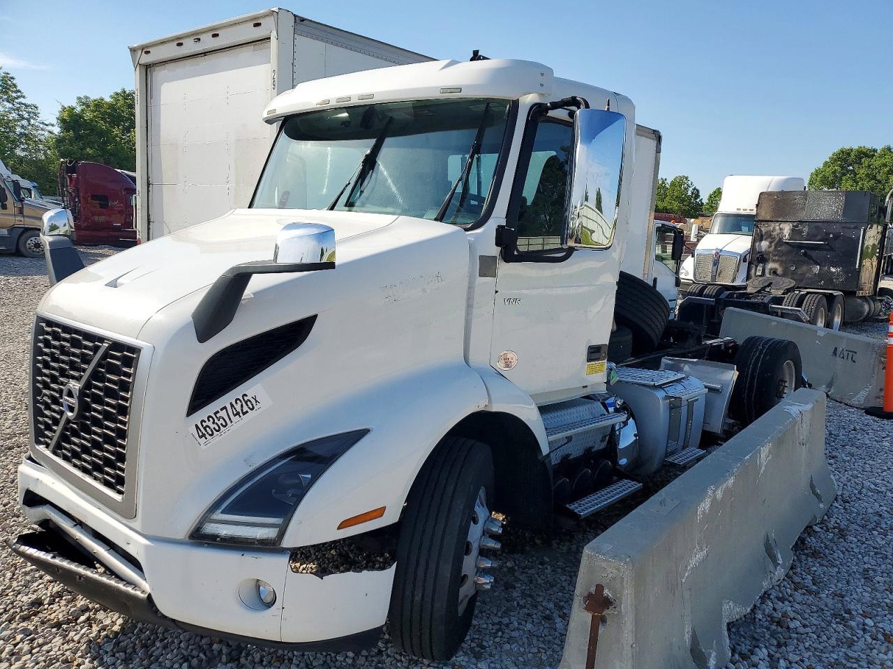 2021 Volvo VNR VIN 4V4WC9DG3MN600148 COPART salvage auction — Side, OR - SALVAGE TITLE CERTIFICATE, sold $875 on 2026-07-09 (photo 3)