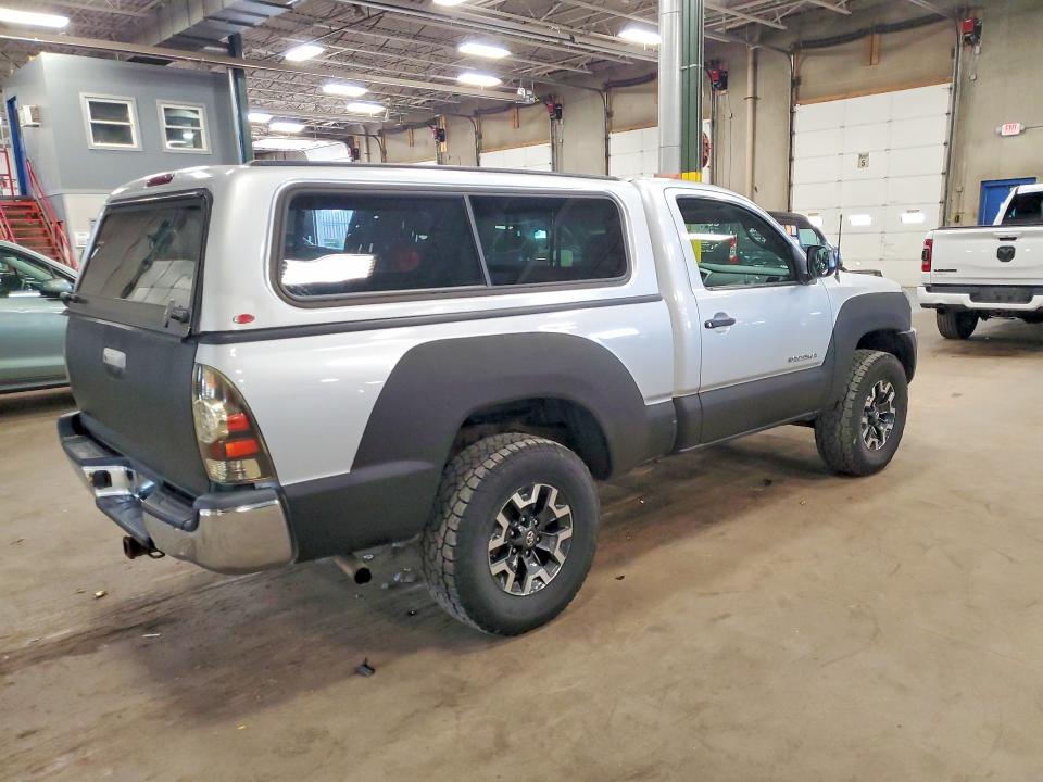2006 Toyota Tacoma VIN 5TEPX42N36Z283352 COPART salvage auction — MINOR DENT/SCRATCHES, MN - CERT OF TITLE-PRIOR SALVAGE, sold $4,200 on 2026-07-13 (photo 3)