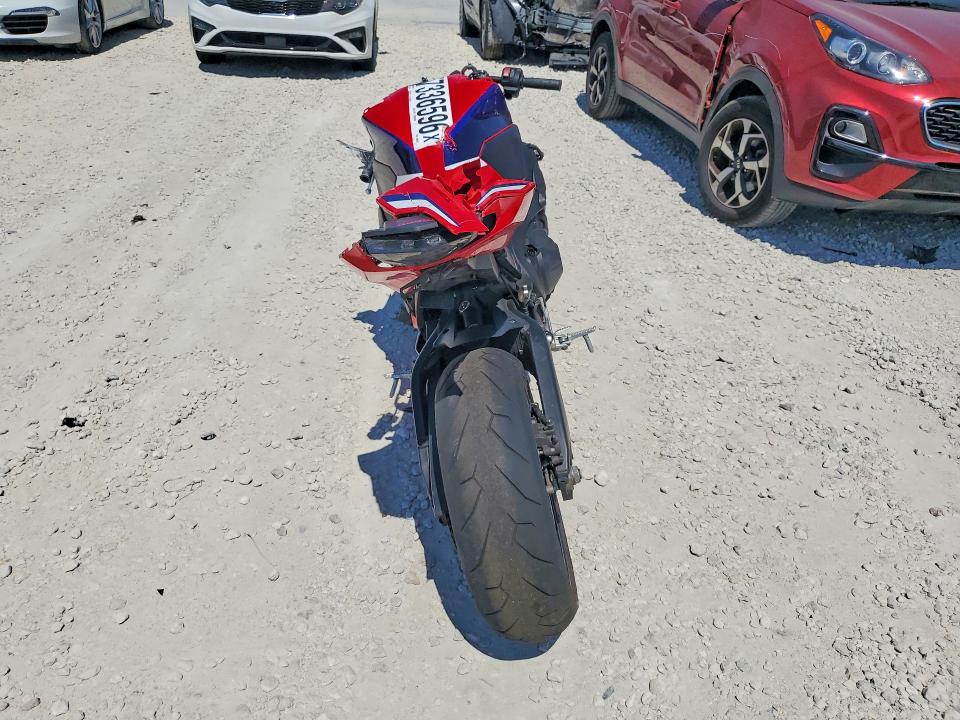 2022 Honda Cbr VIN JH2SC7717NK500070 COPART salvage auction — ROLLOVER, Fl - Certificate Of Destruction, sold $2,950 on 2026-07-10 (photo 4)