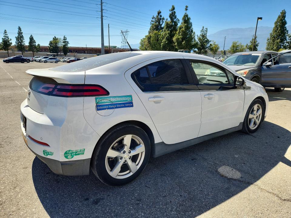 2014 Chevrolet VIN 1G1RE6E4XEU138001 COPART salvage auction — MECHANICAL, Ca - Dis/Dlr/Exp Only Clean Title, sold $1,300 on 2026-07-09 (photo 3)