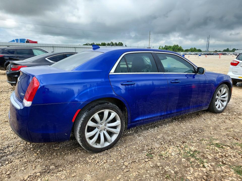2019 Chrysler 300 VIN 2C3CCAAG8KH617008 COPART salvage auction — NORMAL WEAR, Tx - Certificate Of Title, sold $2,900 on 2026-07-07 (photo 3)