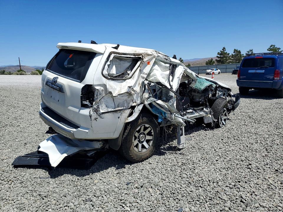 2021 Toyota 4runner VIN JTERU5JR9M5926410 COPART salvage auction — ROLLOVER, Ca - Salvage Certificate, sold $3,850 on 2026-07-30 (photo 3)