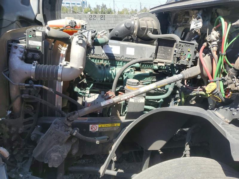 2023 Volvo Vnl VIN 4V4NC9EJ0PN615927 COPART salvage auction — BURN, NE - CERT OF TITLE-SALVAGE, sold $11,200 on 2026-09-17 (photo 7)