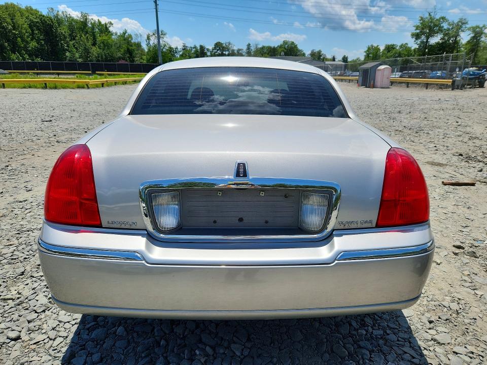 2007 Lincoln TOWN CAR VIN 1LNHM82W97Y639377 COPART salvage auction — SIDE, Md - Cert Of Salvage > 75% Damage, sold $400 on 2026-07-17 (photo 6)