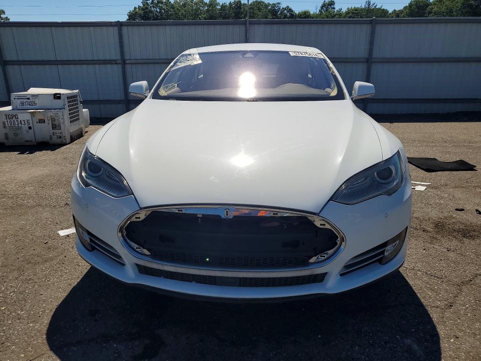 2014 Tesla Model s VIN 5YJSA1H1XEFP55657 COPART salvage auction — STRIPPED, Pa - Cert Of Title (P), sold $3,450 on 2026-07-28 (photo 5)