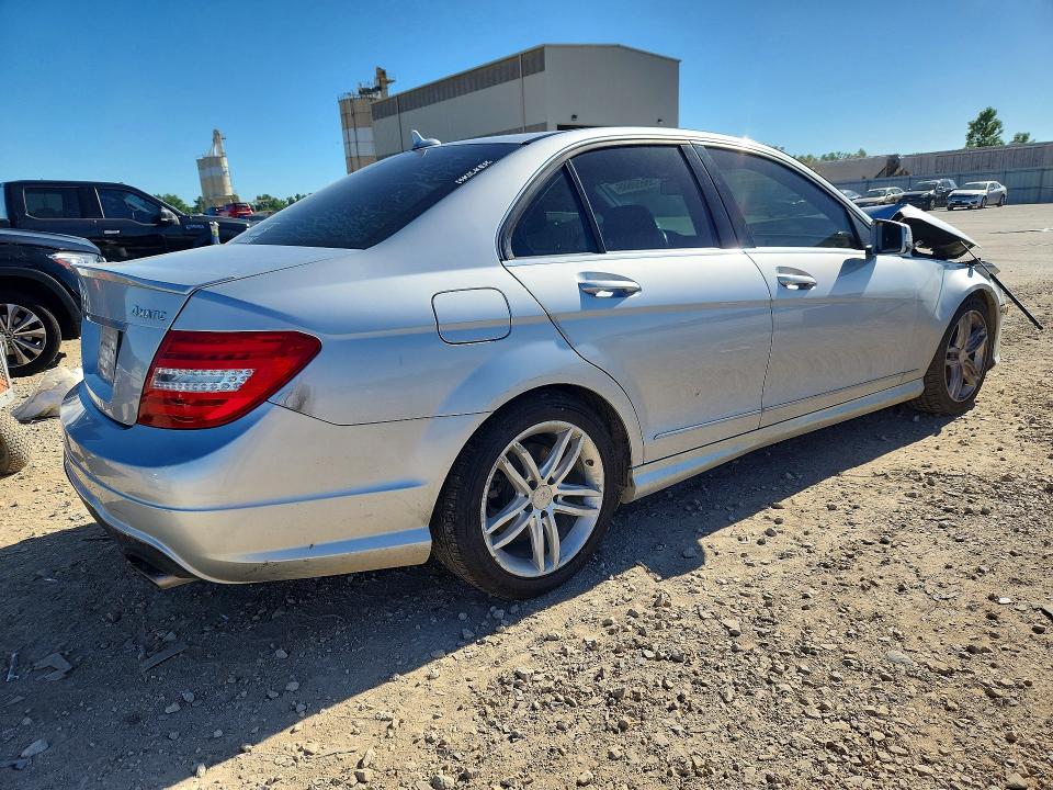 2013 Mercedes-benz C-klasse VIN WDDGF8AB6DR295916 COPART salvage auction — FRONT END, Ks - Cert Of Title-Salvage, sold $200 on 2026-07-30 (photo 3)