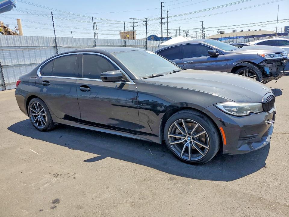 2019 BMW 3 series VIN 3MW5R1J55K8B00662 COPART salvage auction — ENGINE BURN, Wv - Dis/Dlr/Exp Only Clean Title (P), sold $7,300 on 2026-08-03 (photo 4)