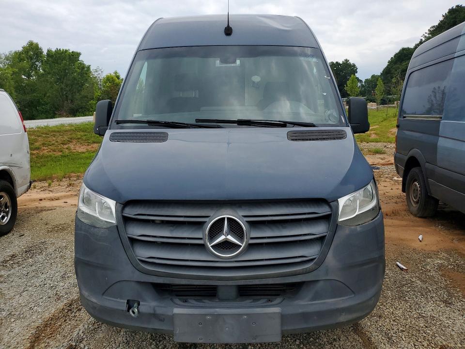2019 Mercedes-benz Sprinter VIN WD4PF1CD7KP145702 COPART salvage auction — ALL OVER, Ga - Certificate Of Title, sold $7,800 on 2026-07-29 (photo 5)