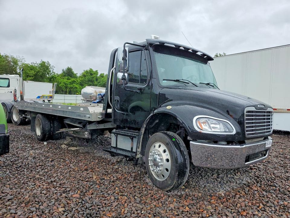 2018 Freightliner M2 106 VIN 1FVACWFC9JHJJ8958 COPART salvage auction — ROLLOVER, MO - SALVAGE CERTIFICATE OF TITLE, sold $16,200 on 2026-08-26 (photo 4)