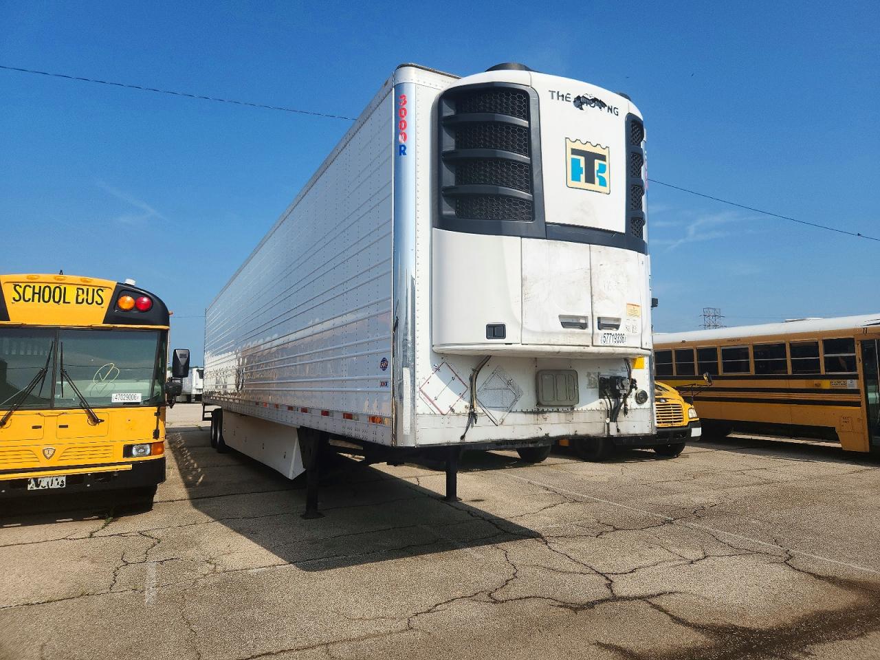 2015 Utility Trailer Manufacture VIN 1UYVS2536FU226819 COPART salvage auction — Minor Dent/Scratches, NE - CERT OF TITLE-SALVAGE, sold $6,300 on 2026-07-09 (photo 1)