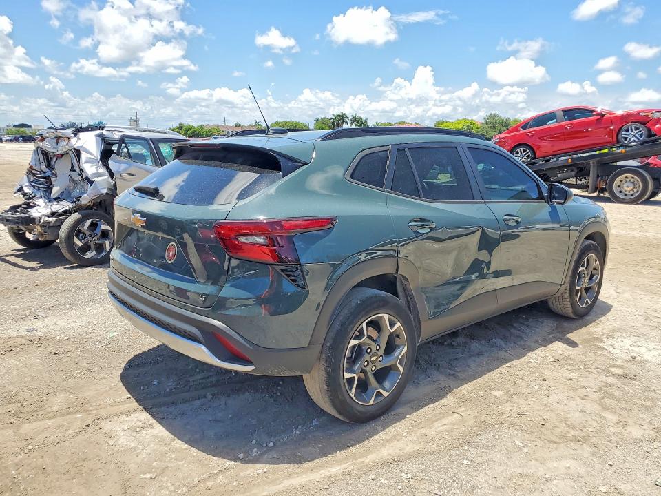 2025 Chevrolet Trax VIN KL77LHEP0SC026669 COPART salvage auction — SIDE, Fl - Cert Of Title Slvg Rebuildable, sold $6,500 on 2026-07-31 (photo 3)