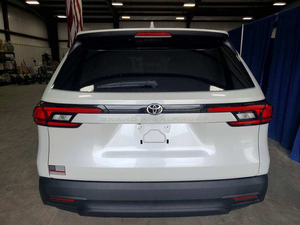 2026 Toyota Highlander VIN 5TDAAAA54TS042917 COPART salvage auction — MINOR DENT/SCRATCHES, Fl - Certificate Of Title, sold $37,000 on 2026-07-07 (photo 6)