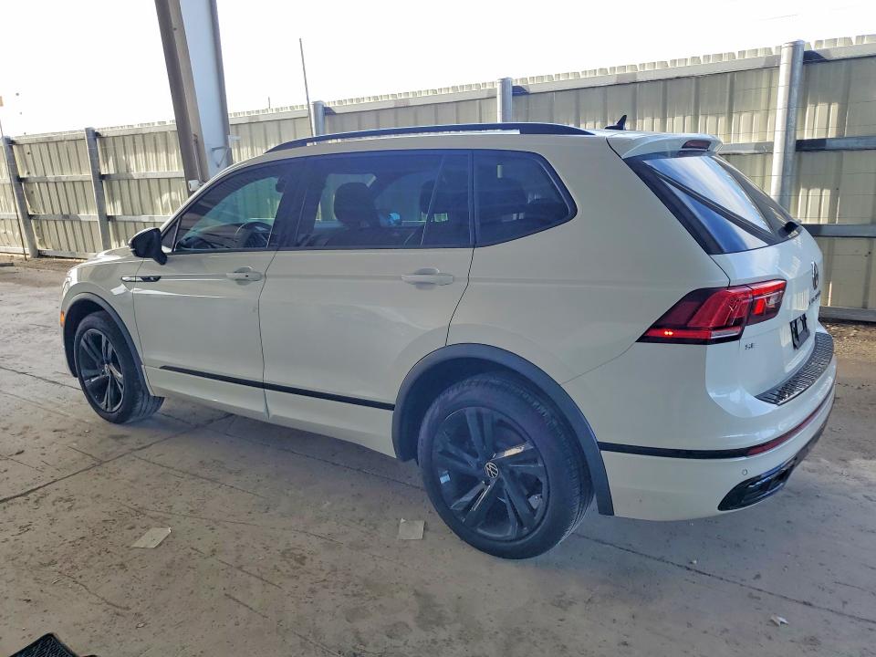 2024 Volkswagen Tiguan VIN 3VVCB7AX4RM050990 COPART salvage auction — SIDE, Salvage Title, sold $10,000 on 2026-07-29 (photo 2)