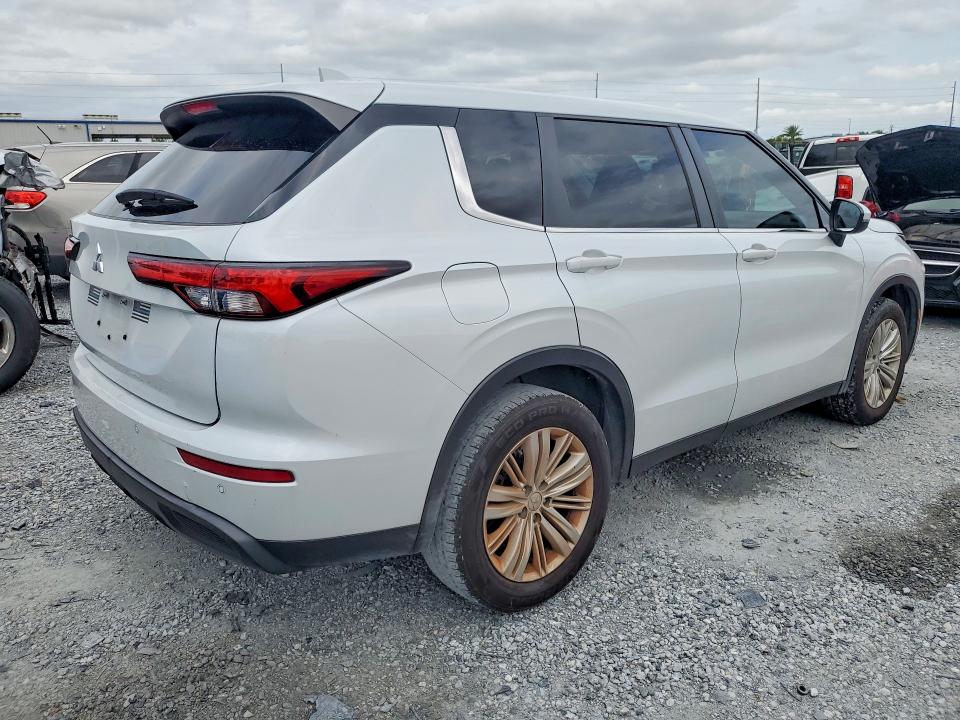 2024 Mitsubishi VIN JA4J3UA80RZ014300 COPART salvage auction — MINOR DENT/SCRATCHES, Fl - Certificate Of Title (P), sold $14,900 on 2026-07-27 (photo 3)