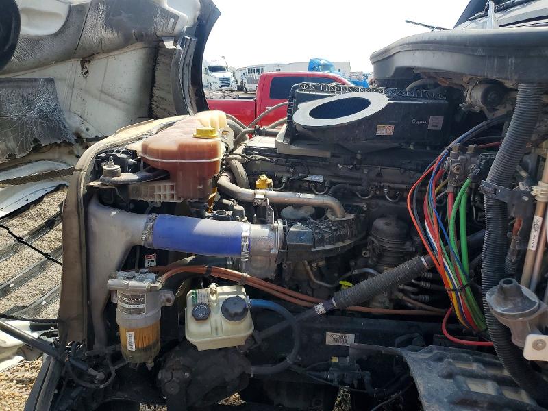2019 Freightliner Cascadia 126 VIN 3AKJHHDRXKSKP5801 COPART salvage auction — SIDE, TX - SALVAGE VEHICLE TITLE, sold $10,300 on 2026-07-09 (photo 7)