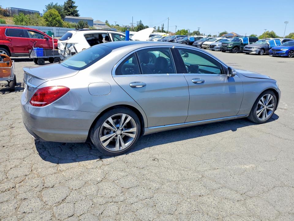 2015 Mercedes-benz C-klasse VIN 55SWF4JB3FU065661 COPART salvage auction — MINOR DENT/SCRATCHES, Fl - Dis/Dlr/Exp Only Clean Title, sold $3,850 on 2026-07-24 (photo 3)