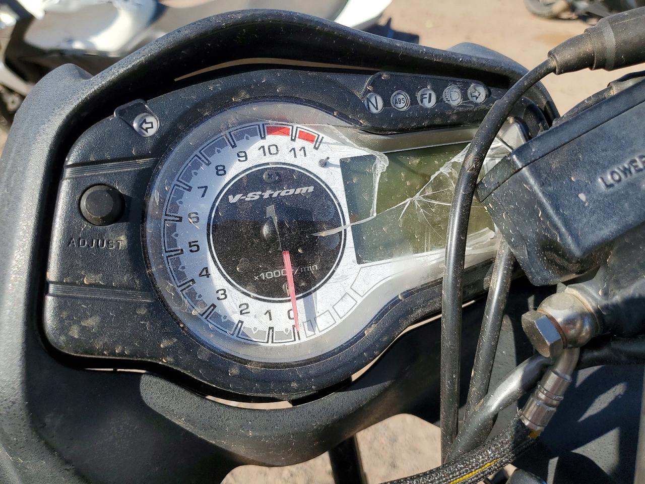 2012 Suzuki DL650 A VIN JS1VP56A0C2101430 COPART salvage auction — Front End, AZ - CERT OF TITLE - SALVAGE, sold $150 on 2026-07-09 (photo 7)