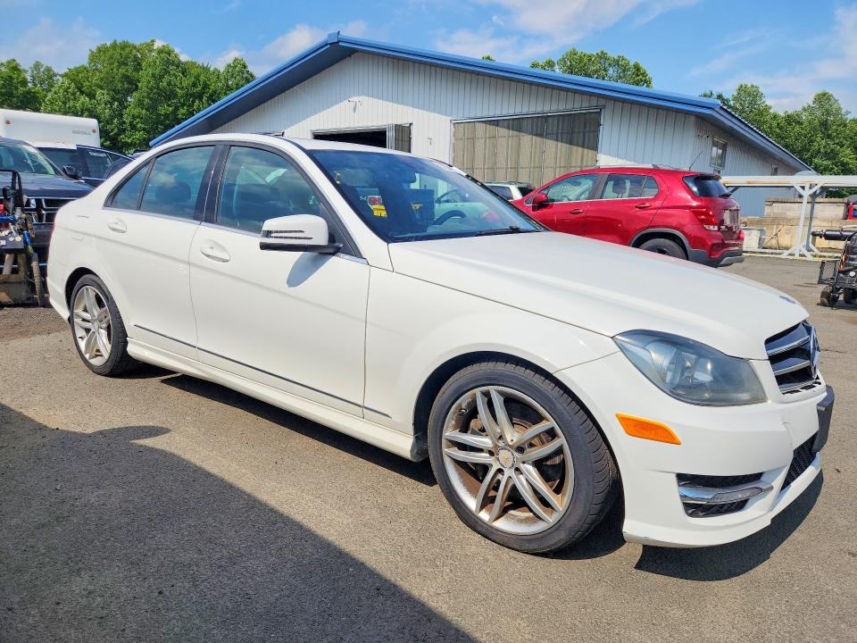 2014 Mercedes-benz C-klasse VIN WDDGF8AB5EA932245 COPART salvage auction — MINOR DENT/SCRATCHES, Ct -   (P), sold $2,850 on 2026-07-13 (photo 4)