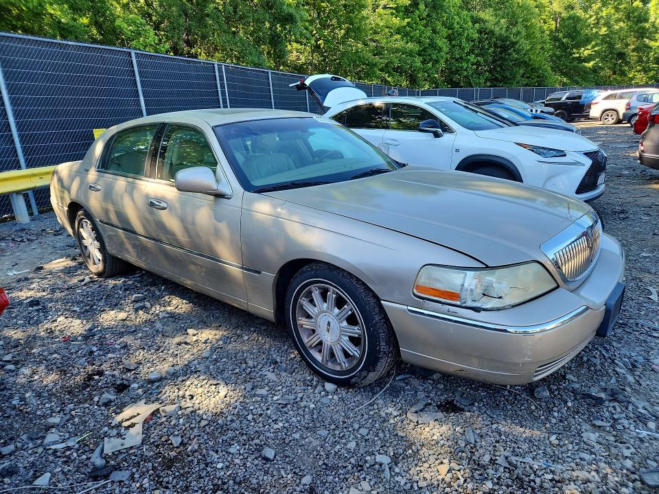 2006 Lincoln TOWN CAR VIN 1LNHM82W36Y620578 COPART salvage auction — MINOR DENT/SCRATCHES, MD - CERT OF SALVAGE > 75% DAMAGE (P), sold $300 on 2026-07-10 (photo 4)