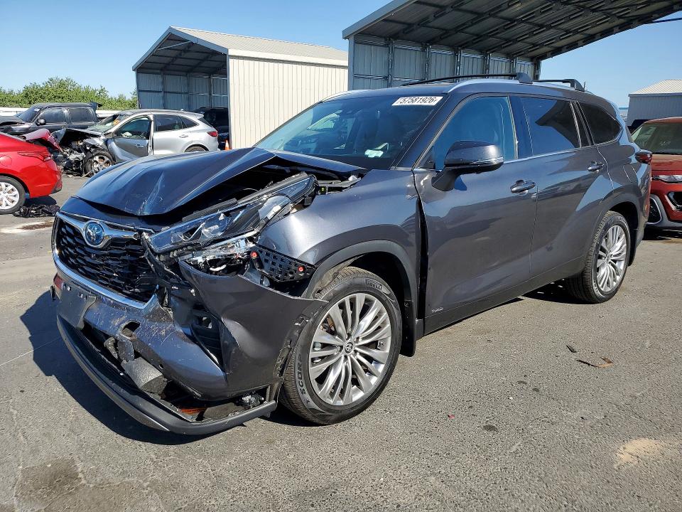 2024 Toyota Highlander VIN 5TDEBRCH2RS621949 COPART salvage auction — FRONT END, Salvage Title, sold $25,250 on 2026-07-23 (photo 1)