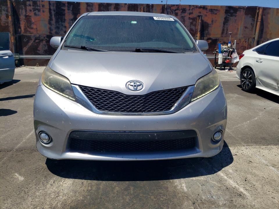2017 Toyota Sienna VIN 5TDXZ3DC5HS840598 COPART salvage auction — NORMAL WEAR, Fl - Dis/Dlr/Exp Only Clean Title (P), sold $5,600 on 2026-07-22 (photo 5)