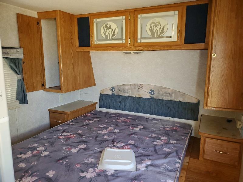 2003 Prowler Travel trailer VIN 1EC1J252031589681 COPART salvage auction — ROOF, CA - SALVAGE CERTIFICATE, sold $25 on 2026-07-09 (photo 5)