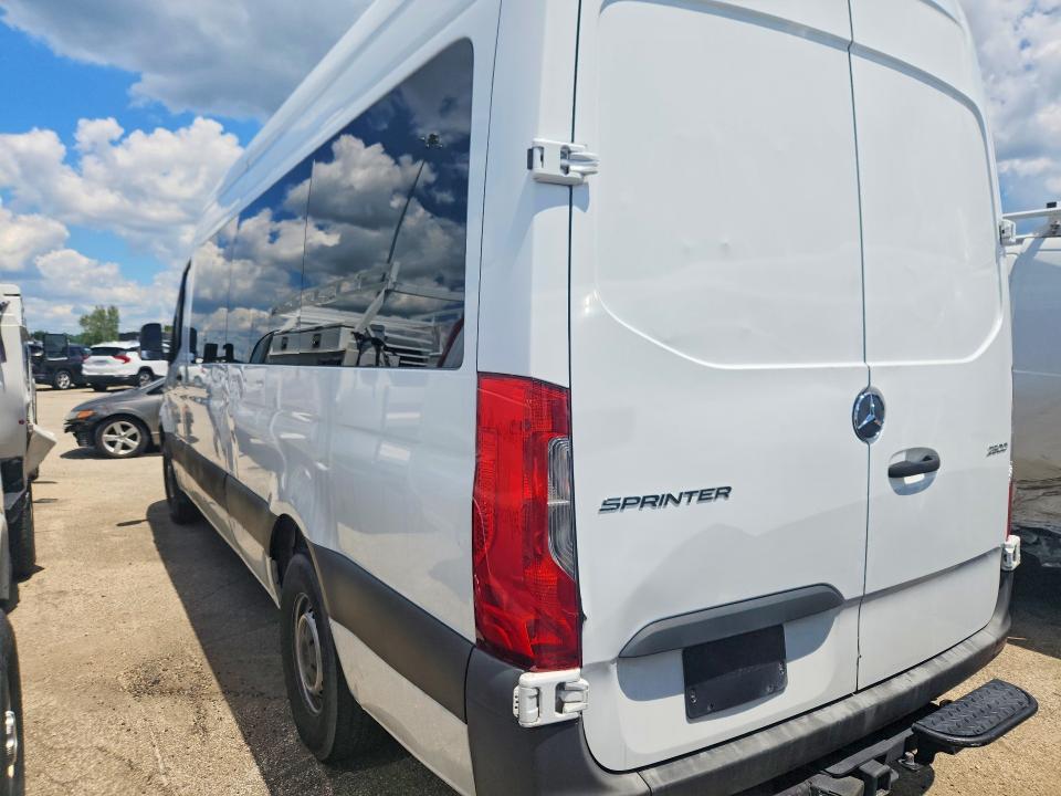 2020 Mercedes-benz VIN W1W40CHY7LT025742 COPART salvage auction — MINOR DENT/SCRATCHES, Oh - Certificate Of Title, sold $12,500 on 2026-07-29 (photo 2)