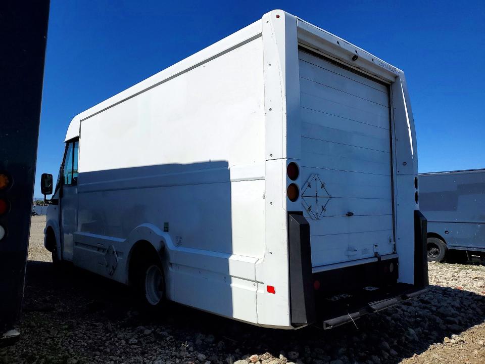 2013 Isuzu Npr VIN JALB4T172D7W01089 COPART salvage auction — MINOR DENT/SCRATCHES, Ca - Dis/Dlr/Exp Only Clean Title, sold $30 on 2026-07-14 (photo 2)