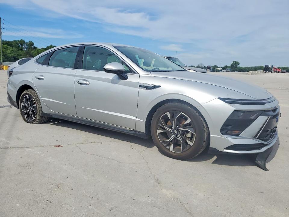 2025 Hyundai Sonata VIN KMHL64JA4SA493135 COPART salvage auction — SIDE, Tn - Salvage Certificate, sold $8,100 on 2026-07-29 (photo 4)