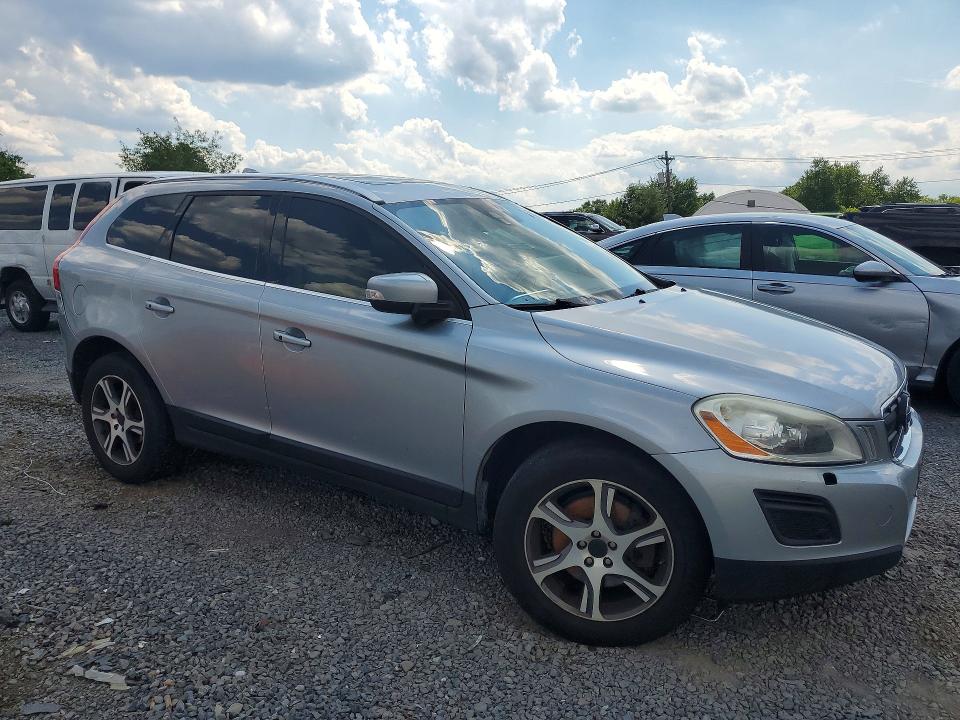 2012 Volvo Xc60 VIN YV4902DZ0C2263039 COPART salvage auction — REAR END, Nj - Certificate Of Title, sold $375 on 2026-08-04 (photo 4)
