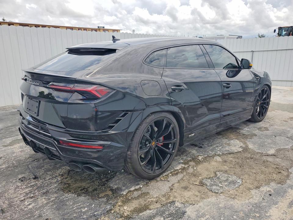 2023 Lamborghini Urus VIN ZPBCB3ZL4PLA26818 COPART salvage auction — SIDE, Cn - Parts Only, sold $100 on 2026-07-31 (photo 3)