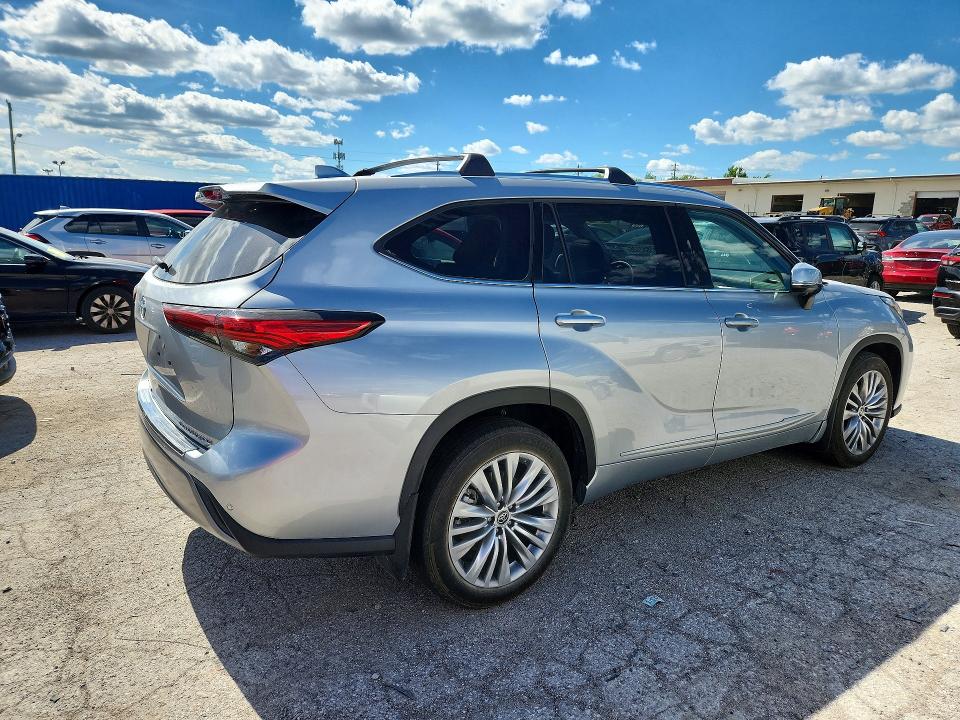2023 Toyota Highlander VIN 5TDKDRBH8PS046705 COPART salvage auction — FRONT END, IL - SALVAGE CERTIFICATE, sold $25,000 on 2026-07-31 (photo 3)