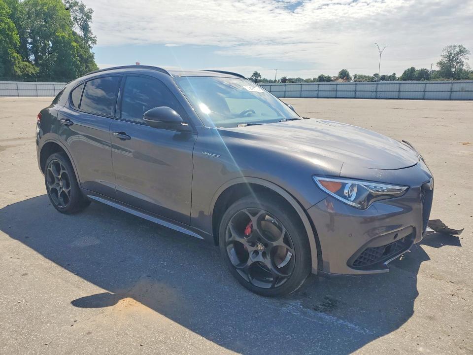 2022 Alfa romeo Stelvio VIN ZASPAKBN9N7D30239 COPART salvage auction — FRONT END, Nc - Salvage Certificate Of Title, sold $7,600 on 2026-07-16 (photo 4)