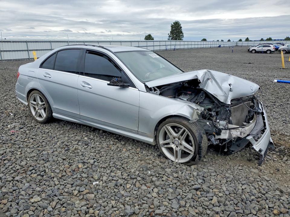 2013 Mercedes-benz C-klasse VIN WDDGF8AB1DG081542 COPART salvage auction — FRONT END, Salvage Title, sold $400 on 2026-08-12 (photo 4)