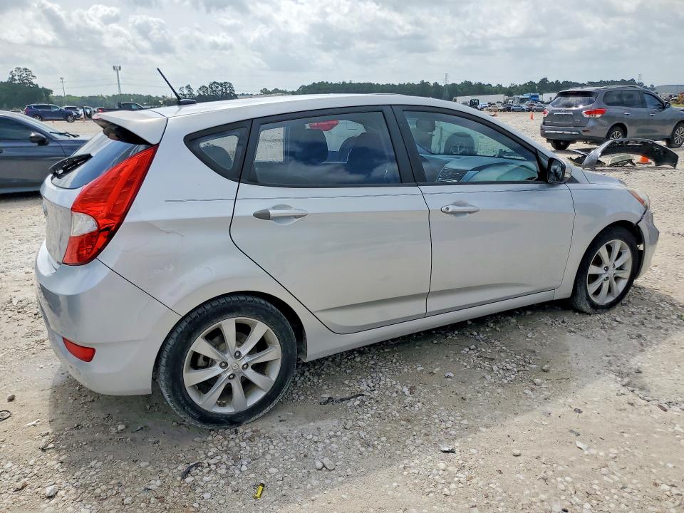 2013 Hyundai VIN KMHCU5AE9DU068879 COPART salvage auction — WATER/FLOOD, Tx - Salvage Title-Flood Damage, sold $600 on 2026-07-28 (photo 3)