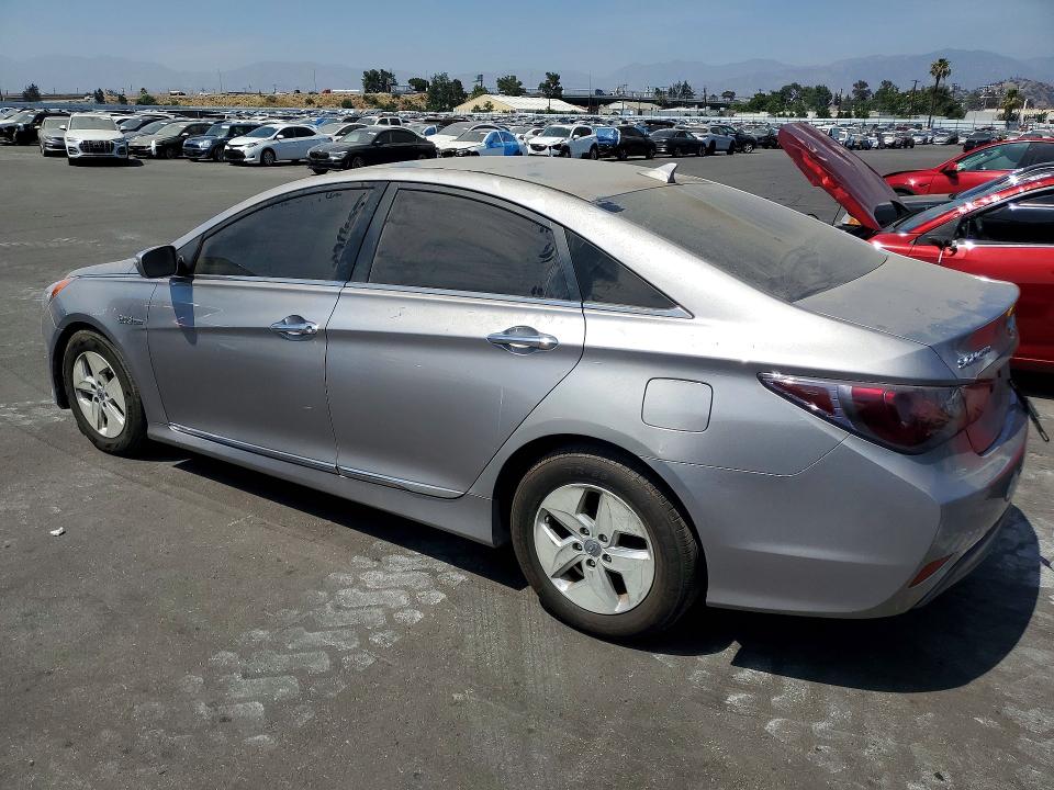 2011 Hyundai Sonata hybrid VIN KMHEC4A41BA006131 COPART salvage auction — SIDE, CA - DIS/DLR/EXP ONLY CLEAN TITLE (P), sold $250 on 2026-07-15 (photo 2)